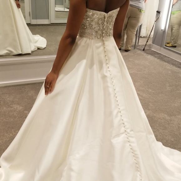 Wedding dress size 6 - Picture 4 of 6